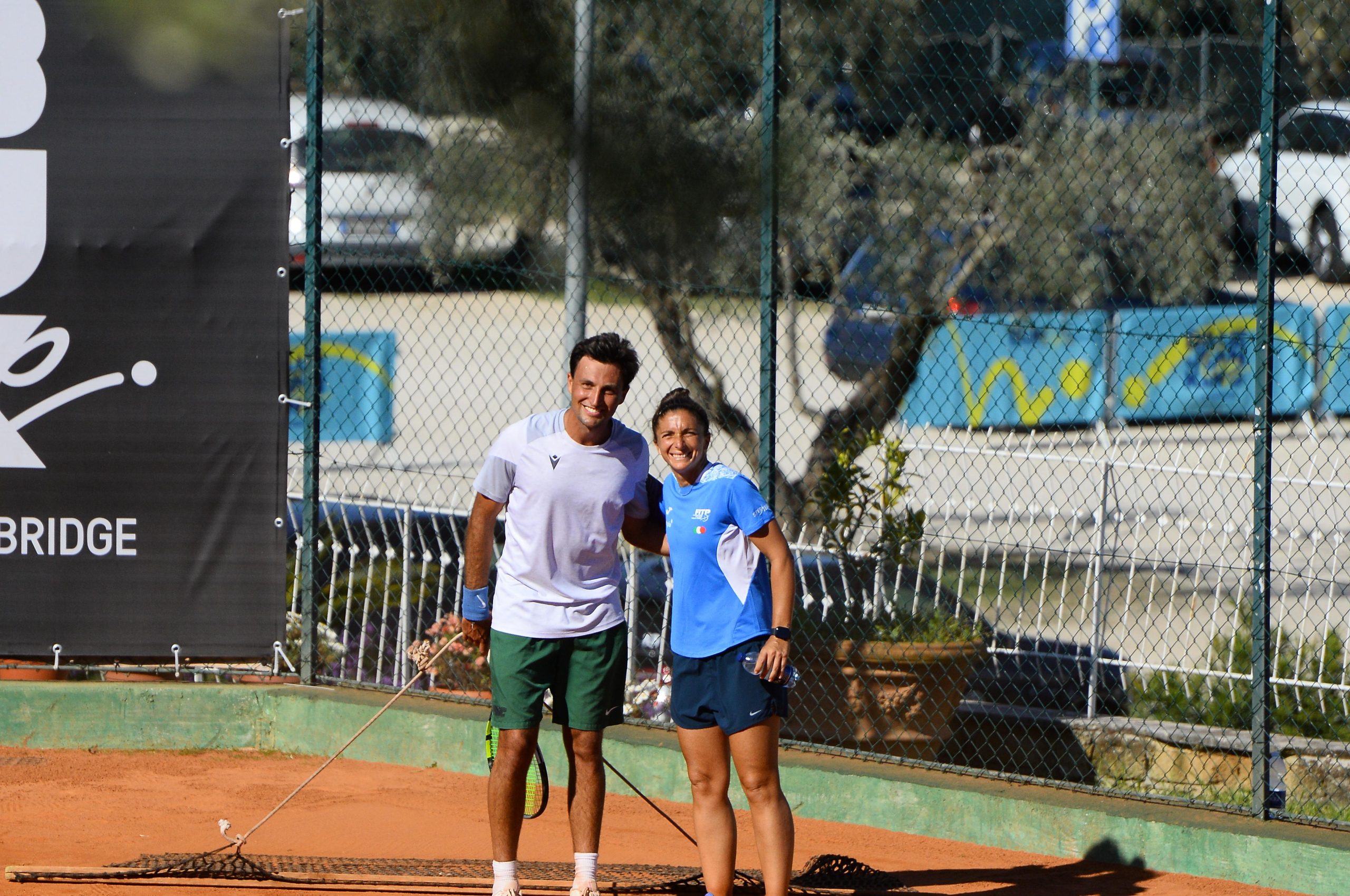 Jorge Robinson hitting with Sara Errani during the Billie Jean King Cup